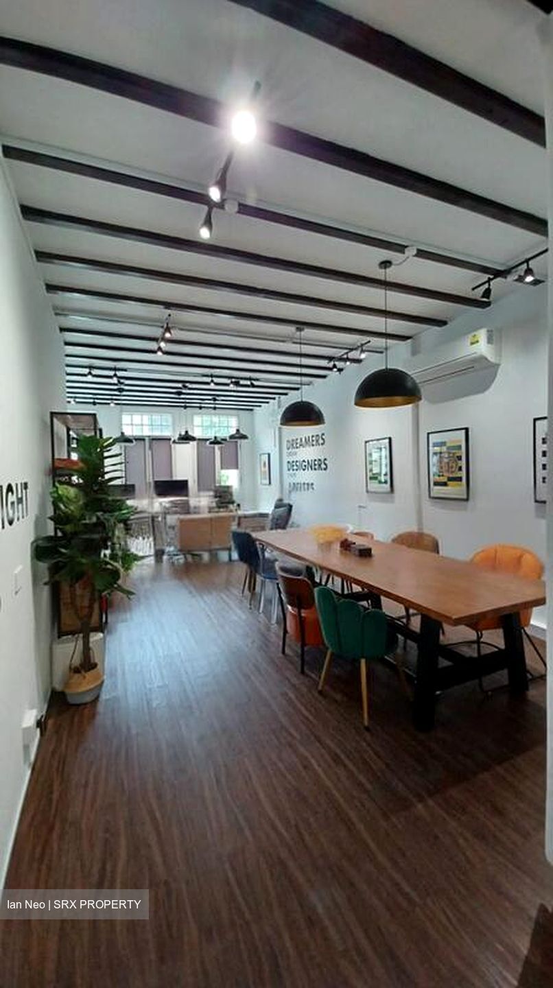 Temple Street (D1), Retail #454373581